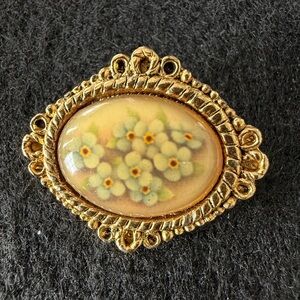 Camco Vintage Floral Gold Brooch With White Flowers